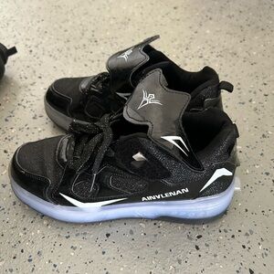 Boy’s LED Sneakers Light Up Wheels Roller Skate Sports Shoes Black - Size 7K